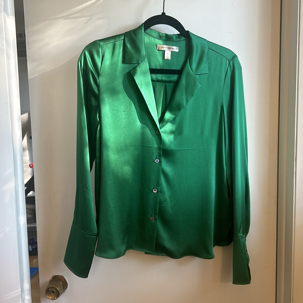 COPY for bundle - NWOT NEVER WORN 100% silk blouse banana republic XS